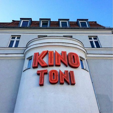 Appartement Ueber Dem Kino Toni Берлин Екстериор снимка